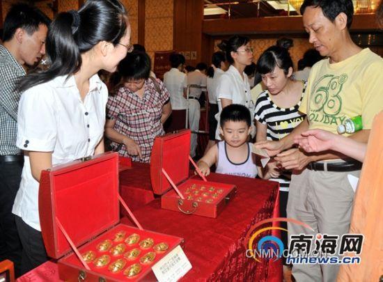 海南許多百姓青睞貴金屬投資產(chǎn)品。