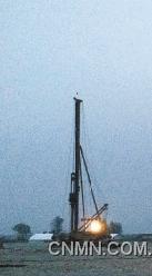 場地平整完畢，打樁機也已到位。.