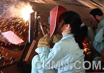 青春在技改一線閃光（圖文王冠東、藍偉國）
