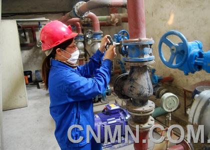底吹爐冷卻水泵房：調(diào)節(jié)閥門(mén)，控制水量