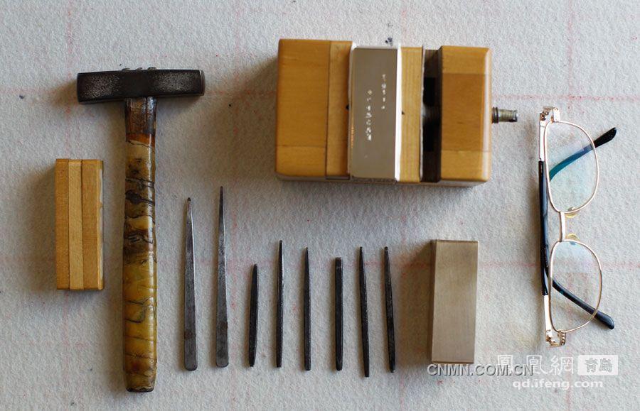 圖為：金屬篆刻所使用刀具。
