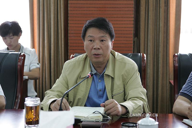 張濤代表云錫控股公司領(lǐng)導(dǎo)班子在會上作了三個方面的表態(tài)發(fā)言