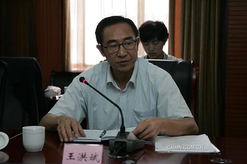 王洪斌受省委組織部委托，宣布云錫控股公司黨委書記張濤擔任公司董事長