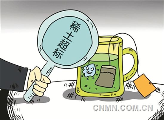 茶葉稀土標(biāo)準(zhǔn)或?qū)⑿薷? /></p>
<p> </p>
<p>　　近日，國(guó)家衛(wèi)計(jì)委食品司一行赴福建調(diào)研茶葉稀土標(biāo)準(zhǔn)修改案。茶葉稀土標(biāo)準(zhǔn)問(wèn)題，多年來(lái)給福建茶業(yè)造成極大傷害，致使福建茶人在創(chuàng)業(yè)中處處遭遇憋屈。據(jù)與會(huì)的茶界人士介紹，國(guó)家衛(wèi)計(jì)委表示，將根據(jù)基礎(chǔ)研究和風(fēng)險(xiǎn)評(píng)估結(jié)果，研究修訂稀土限量標(biāo)準(zhǔn)，不久后或?qū)⒊雠_(tái)新的稀土標(biāo)準(zhǔn)。<br />　　稀土標(biāo)準(zhǔn)是什么<br />　　據(jù)中國(guó)工程院院士、著名茶學(xué)專家陳宗懋介紹，稀土是原子序數(shù)從57-71的鑭系元素以及與鑭系元素性質(zhì)相似的釔、鈧，共17種元素，在自然界以氧化物或含氧酸鹽礦物形式存在。中國(guó)是稀土資源大國(guó)，占世界稀土資源41.36％。植物體內(nèi)稀土元素受土壤、氣候與物種等多方面影響?；◢弾r與片巖風(fēng)化形成的土壤中山核桃稀土含量2300mg/kg，普通土壤則為3mg/kg。茶樹(shù)對(duì)釔吸收較多，對(duì)鈰吸收較少。茶樹(shù)的不同位置，對(duì)稀土的吸收量也不同，一般來(lái)說(shuō)，根＞莖＞老葉＞成熟葉＞葉柄＞芽頭，所以，以成熟葉和老葉為原料做成的茶葉，其稀土含量一般容易高于以芽頭做成的茶葉。<br />　　2005年我國(guó)衛(wèi)生部GB2762-2005《食品中污染物限量》，茶葉稀土標(biāo)準(zhǔn)為2mg/kg；2013年6月GB2762-2012正式實(shí)施，為審慎處置稀土限量問(wèn)題，經(jīng)審議，暫不取消現(xiàn)行標(biāo)準(zhǔn)中稀土限量指標(biāo)。此后，國(guó)內(nèi)不少產(chǎn)茶區(qū)出現(xiàn)茶葉稀土超標(biāo)的嚴(yán)重現(xiàn)象，茶界多方呼吁。<br />　　稀土對(duì)人體影響有限<br />　　那么，稀土對(duì)人體的影響到底怎么樣呢？陳宗懋認(rèn)為，適量攝入稀土元素有益健康，稀土具有抗凝血、抗腫瘤、抗動(dòng)脈硬化、消炎殺菌、治療燒傷等作用；而如果過(guò)量攝食稀土元素，則會(huì)損害大腦、加重肝腎負(fù)擔(dān)、損害免疫功能、影響女性生殖功能、損害心臟功能，引起血液成分變化、輻射及引發(fā)多種急性中毒現(xiàn)象等。盡管稀土有好壞兩方面作用，但國(guó)際食品法典委員會(huì)CAC、澳大利亞、新西蘭、日本、美國(guó)和我國(guó)臺(tái)灣地區(qū)都未規(guī)定食品中稀土元素管理要求。<br />　　陳宗懋曾進(jìn)行了專門(mén)的實(shí)驗(yàn)。他說(shuō)，每天每人最大飲茶量13克，茶葉中稀土最大含量13.8mg/kg，浸出率按烏龍茶泡茶時(shí)的最大浸出率62%，那么，人一天通過(guò)飲茶而攝入的稀土量最大值為128.34微克，僅占每天允許攝入量的0.84%—2.25%。按照WHO的規(guī)定，凡攝入量低于規(guī)定值的5%以下，對(duì)該化合物的評(píng)價(jià)為安全的。<br />　　稀土標(biāo)準(zhǔn)或?qū)⒏淖?br />　　這些年，國(guó)內(nèi)專家對(duì)稀土標(biāo)準(zhǔn)的存與廢以及什么樣的標(biāo)準(zhǔn)比較合理的爭(zhēng)議就一直沒(méi)有停止過(guò)。<br />　　近日，國(guó)家衛(wèi)計(jì)委食品司一行赴福建調(diào)研茶葉稀土標(biāo)準(zhǔn)修改案。在福州和安溪，調(diào)研會(huì)上，有關(guān)專家和茶企慷慨陳詞，認(rèn)為茶葉稀土標(biāo)準(zhǔn)的不合理，給茶企帶來(lái)極大傷害。<br />　　關(guān)于茶葉中稀土等污染物限量問(wèn)題，國(guó)家衛(wèi)計(jì)委表示，2013年，已委托國(guó)家食品安全風(fēng)險(xiǎn)評(píng)估中心開(kāi)展稀土相關(guān)研究工作。目前已經(jīng)完成了部分工作，下一步將繼續(xù)深入研究。國(guó)家衛(wèi)計(jì)委將根據(jù)基礎(chǔ)研究和風(fēng)險(xiǎn)評(píng)估結(jié)果，研究修訂稀土限量標(biāo)準(zhǔn)。</p> </div>
                    <p class=