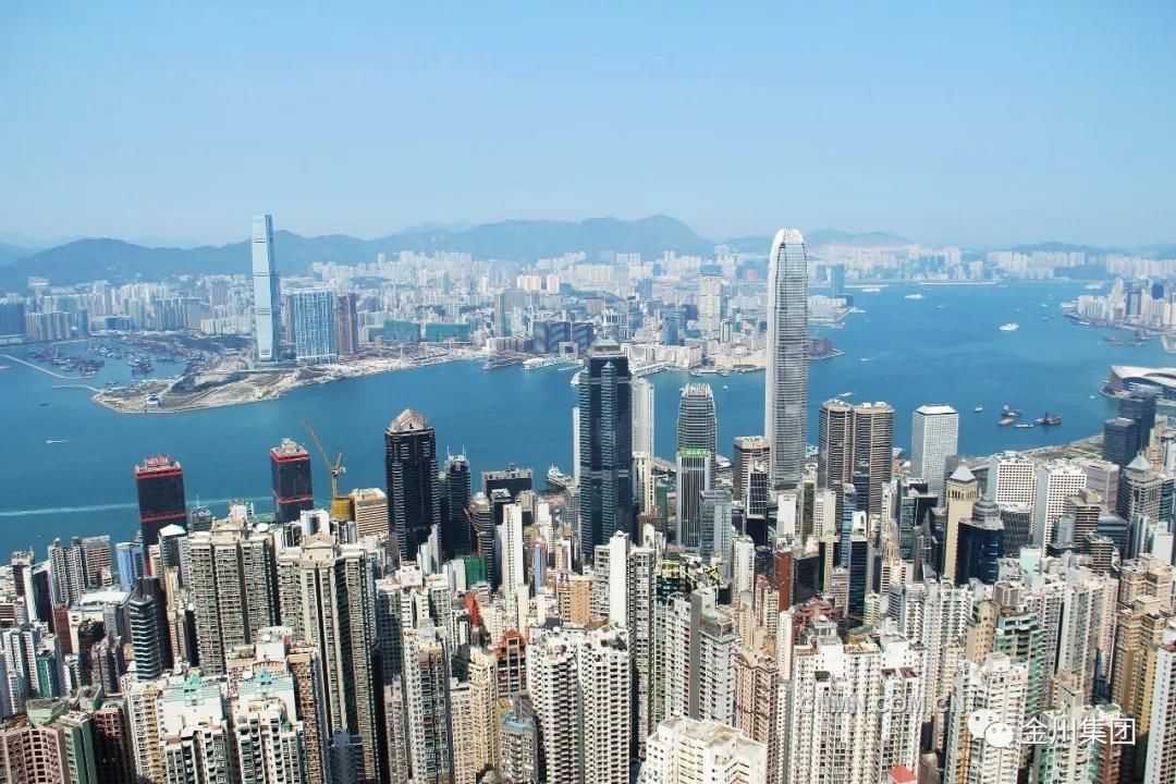 一年來，企業(yè)內(nèi)外媒體對公司各條戰(zhàn)線涌現(xiàn)出來的優(yōu)秀代表做了大量宣傳報道，多角度、多層面展現(xiàn)金川人勇于擔(dān)當(dāng)、積極向上的精神風(fēng)貌，金川品牌的知名度、美譽度得以提升。